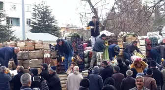 Baskil'de depremzedelere yardım dağıtıldı