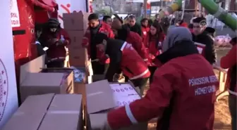 Elazığ'daki depremzede çocukların yüzü hediye edilen oyuncaklarla güldü