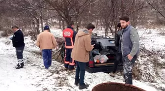 Otomobil buzlanan yolda kaza yaptı: 5 yaralı