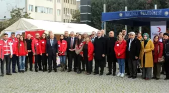 Salihli Kızılay, depremzedeler için bağış çadırı kurdu