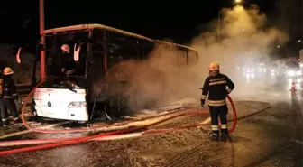 TEM Otoyolu'nda cenaze taşıyan otobüs alev alev yandı