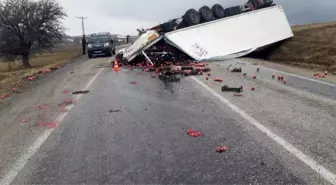 Afyonkarahisar'da nar yüklü tır devrildi, 1 yaralı