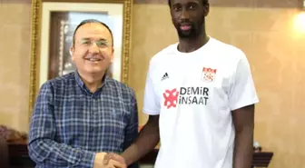 Sivasspor, Samba Camara'yı kadrosuna kattı