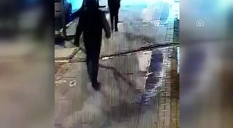 Çatıdan üzerine buz kütlesi düşen kişi yaralandı