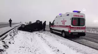 Hafif ticari araç şarampole devrildi: 4 yaralı