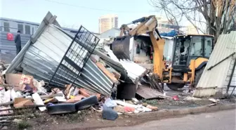 Stadyum çevresinde hurda temizliği