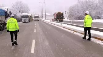 Tokat'ta kar yağışı ulaşımı aksattı