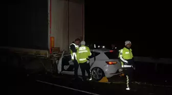 Uşak'ta tıra arkadan çarpan otomobildeki 2 kişi öldü