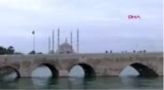 Adana taşköprü'ye sprey boyayla yazı yazanlara tepki