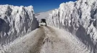 Kar kalınlığı 2 metreyi geçti, 85 köy yolu ulaşıma kapandı