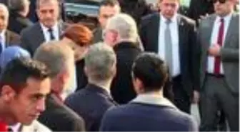 Akşener, İzmir Adliyesi önündeki Şehit Fethi Sekin Anıtını ziyaret etti