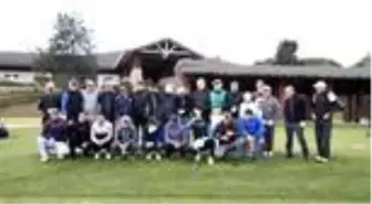 Amatör golfçüler depremzedeler için sahaya çıktı