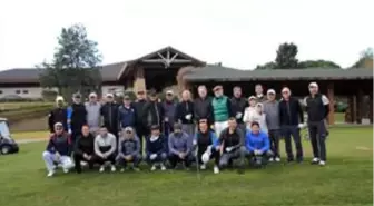 Antalya'da amatör golfçüler depremzedeler için sahaya çıktı