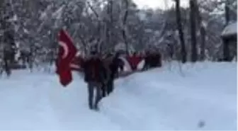 AP'de Türk bayrağını yırtan ırkçı Yunan milletvekiline tepkiler