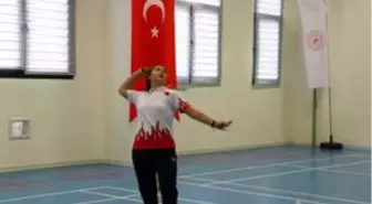 Badmintoncu Sinem'in hedefi Avrupa şampiyonasında kürsüye çıkmak