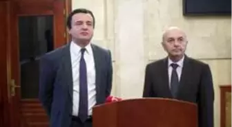 Kosova'da koalisyon hükümeti anlaşma imzaladı