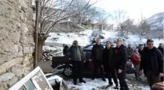 Malatya Valisi Baruş, depremden etkilenen mahallelerde incelemelerde bulundu Açıklaması