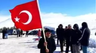 Ordu'dan AP'de Türk bayrağını yırtan ırkçı Yunan milletvekiline tepki