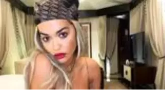 Ünlü İngiliz şarkıcı Rita Ora'dan magazin dergisi için cesur poz!