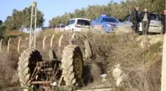 Ailesi onu arıyordu...Şarampole yuvarlanan traktöründe ölü bulundu