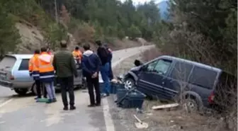 Kastamonu'da hafif ticari araçla otomobil çarpıştı: 2 yaralı