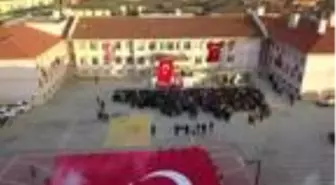 Sakarya'da okullar bayraklarla donatıldı
