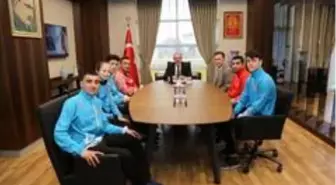 Şampiyon sporculardan Vali Toraman'a ziyaret