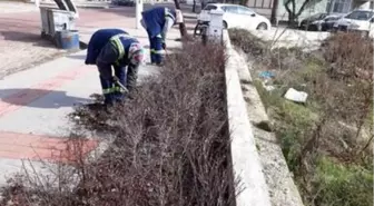 Kula Belediyesi'nden Park ve Bahçelerde Hummalı Çalışma