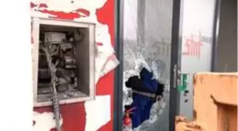 ATM'yi hava uçurup paraları çaldılar