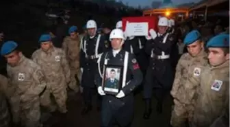 Van'da çığ düşmesi sonucu şehit olan Jandarma Uzman Onbaşı Deniz son yolculuğuna uğurlandı