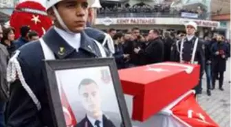 Aydınlı şehit uzman çavuşu son yolculuğuna binlerce hemşehrisi uğurladı