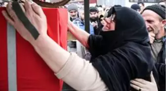 Van'daki çığ felaketinde şehit olan Uzman Onbaşı Erat'ın cenazesi toprağa verildi