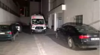 Ankara'da annesini kurtarmak isteyen genç babasını vurdu