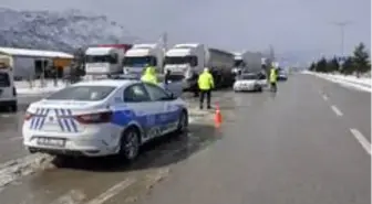 Konya - Antalya Karayolunda trafiğe tipi ve don engeli