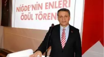 Niğde'de yılın başarılı yönetici ve eğitimcilere plaket verildi