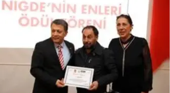 Niğde'de yılın enlerine plaket