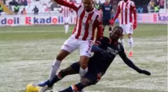 Süper Lig: DG Sivasspor: 0 - Medipol Başakşehir: 0 (İlk yarı)