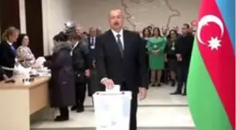 Aliyev'in partisi YAP mecliste yine birinci parti oldu