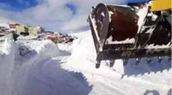 Bayburt'ta kapalı köy yolları açıldı