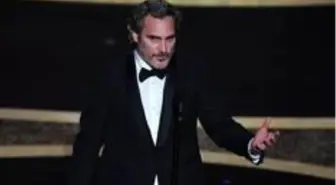 Joaquin Phoenix: Kendimizde bir ineği yapay olarak dölleyip yavrusunu çalma hakkını görüyoruz