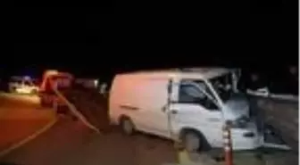 Araçta sıkışan sürücüyü itfaiye kurtardı