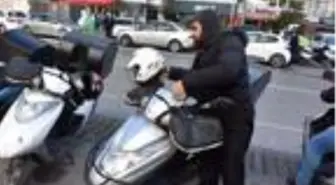 Motosikletli kuryeler ölüm tehlikesi altında çalışıyor