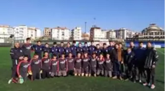 Yeşilyurt Belediyespor'un gençleri şampiyonaya hazırlanıyor