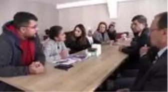 CHP'li heyet, kayıp üniversite öğrencisi Gülistan Doku'nun ailesiyle görüştü