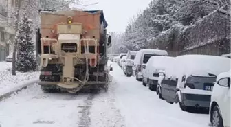 Elazığ Belediyesi ekiplerinin karla mücadelesi gece boyu devam etti