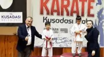 Karateci kardeşler madalyaları topladı