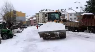 Kastamonu'da toplanan karlardan 4 metre yüksekliğinde tepe oluştu