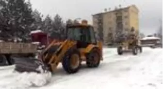 Kastamonu'da toplanan karlardan 4 metre yüksekliğinde tepe oluştu