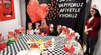 Konyaaltı Belediyesi Kreşlerinde 'sevgi pastası'