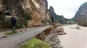 Selden çöken, heyelandan kapanan yol kısmen açıldı